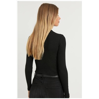 Женская черная блузка с воротником-полуводолазкой B1404