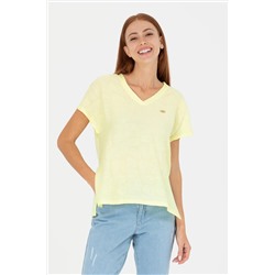 Женская светло-желтая футболка с v-образным вырезом Неожиданная скидка в корзине