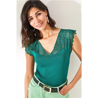 Женская изумрудно-зеленая ажурная трикотажная блузка с V-образным вырезом спереди и сзади BLZ-19002312