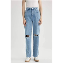 Длинные широкие джинсовые брюки с рваными деталями в стиле 90-х годов