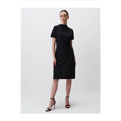 Черное платье-миди с круглым вырезом и короткими рукавами