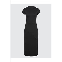Черное платье-миди с полуводолазкой и короткими рукавами