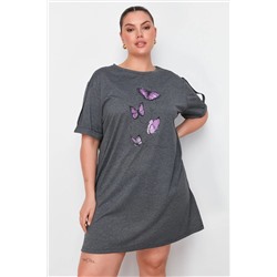 Вязаное платье-футболка антрацитового цвета с принтом бабочек TBBSS24AH00175
