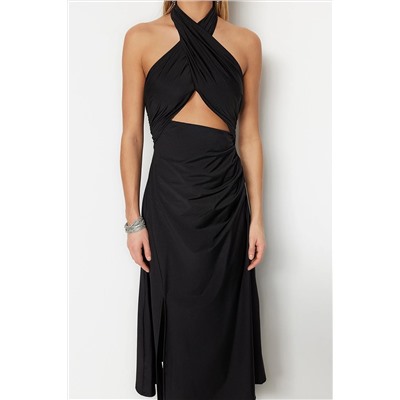 Элегантное вечернее платье черного цвета на подкладке с вязаным окном и вырезом TPRSS23EL00050