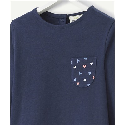 LE T-SHIRT BLEU MARINE AVEC MOTIFS COEURS SUR LA POCHE