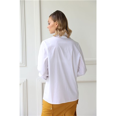 Белая блузка со складкой