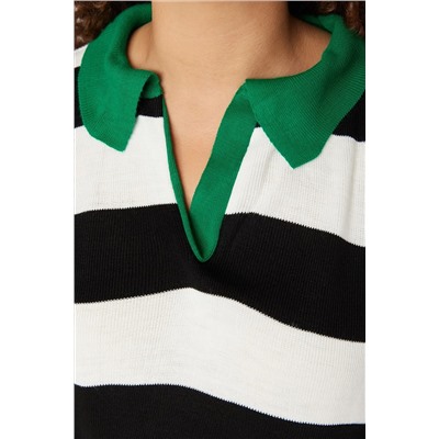 Зеленый трикотажный свитер в полоску с воротником-поло TBBAW23AN00045