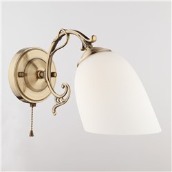Настенный светильник со стеклянным плафоном
                     Eurosvet  22010/1 античная бронза