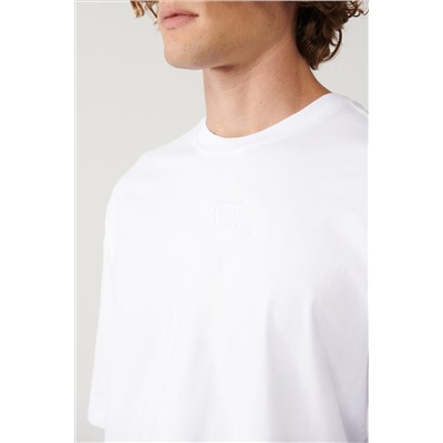 Белая футболка оверсайз с круглым вырезом с принтом