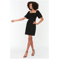 Черное тканое мини-платье с квадратным вырезом TWOSS22EL2401