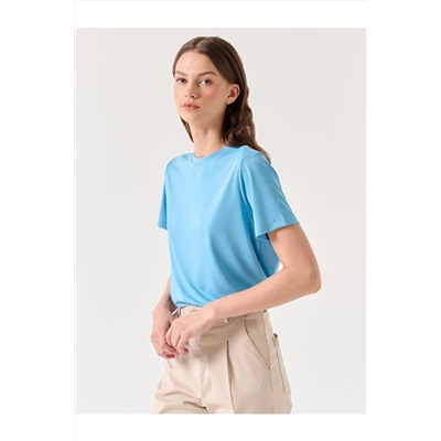 Базовая трикотажная футболка небесно-голубого прямого кроя с круглым вырезом и короткими рукавами 23STIZIANO