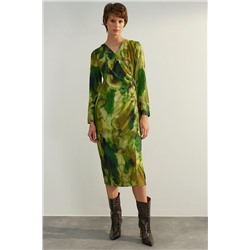 Зеленое двубортное тканое платье с узором батик TWOAW24EL00301