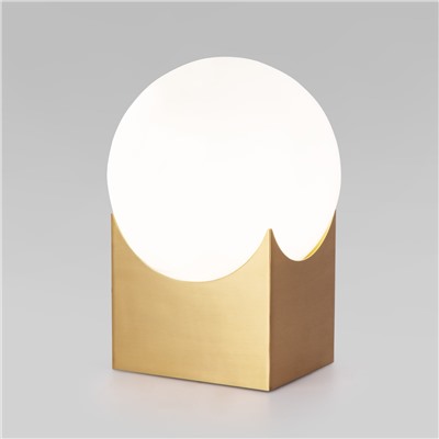 Настольный светильник со стеклянным плафоном
                     Eurosvet  01167/1 латунь