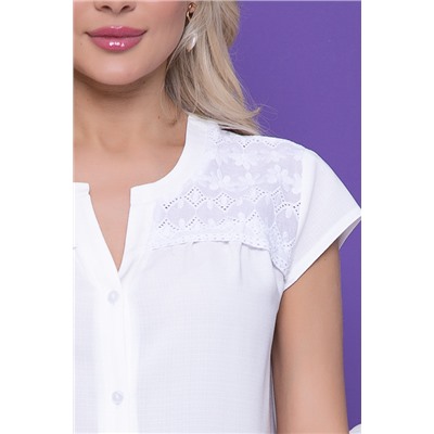Блузка белая с отделкой из кружева