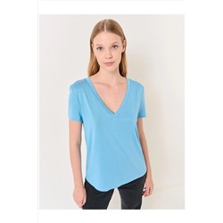 Базовая трикотажная футболка небесно-голубого цвета с прямым вырезом и V-образным вырезом и короткими рукавами 23WAMAZING