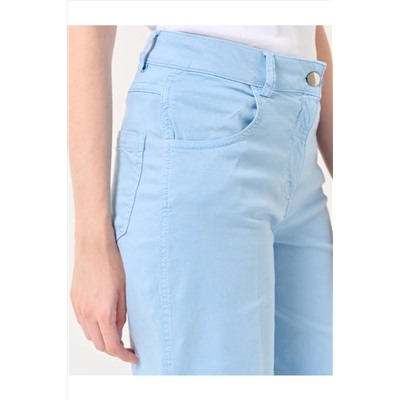Небесно-голубые свободные брюки из габардина с высокой талией и широкими штанинами