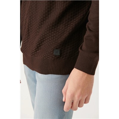 Мужской коричневый вязаный свитер с круглым вырезом спереди с текстурой обычного кроя A22y5070