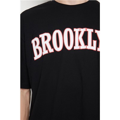 Черная футболка оверсайз/широкого кроя с пушистым принтом Brooklyn City из 100% хлопка TMNSS24TS00023