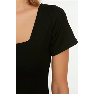 Черное мини-трикотажное платье прямого/прямого цвета с квадратным вырезом из крепа TWOSS21EL2720