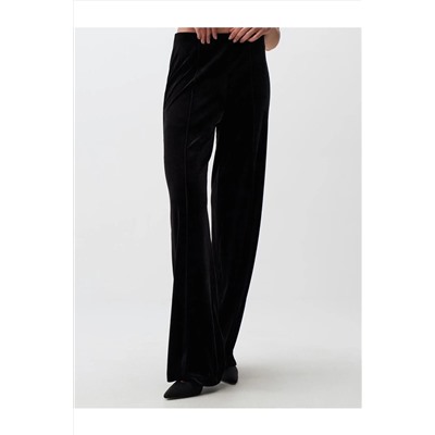 Черные стильные бархатные брюки с высокой талией и широкими штанинами