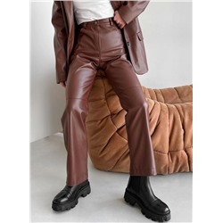 Еще одни кожаные брюки с высокой талией и декоративной строчкой выше колена   Материал: ПУ