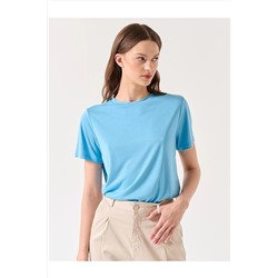 Базовая трикотажная футболка небесно-голубого прямого кроя с круглым вырезом и короткими рукавами 23STIZIANO