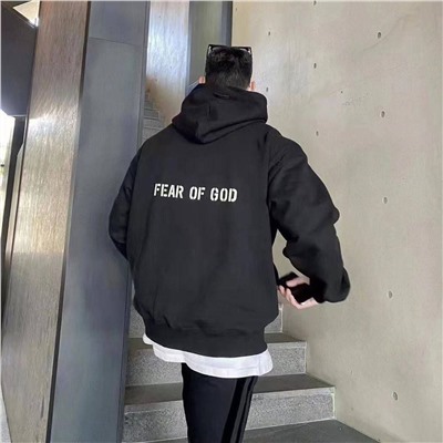 Худи от  Fear of God - американский street-wear бренд 🔥  Качество шикарное 💥 Несколько раз брали, очень классное!  В цуме футболки данного бренда от 30000₽, на оф. сайте данное худи стоит больше 100$  Материал: хлопок