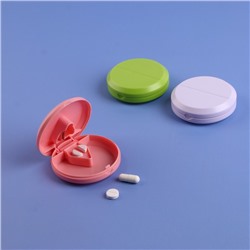 Таблетница с таблеторезкой, d = 7 × 2,3 см, 1 секция, цвет МИКС