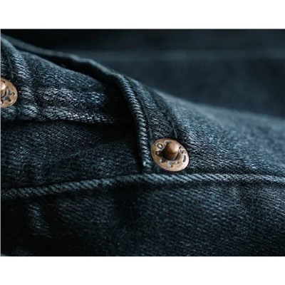 Старый добрый L*evi’s 😍  думаю про качество 👖 можно не писать))  отшиты на оригинальной фабрике из остатков тканей 👍количество небольшое, разберут быстро ⚡️  мужские прямые брюки из джинсовой ткани, плотные! цена на оф сайте 🙈  не менее  15 000