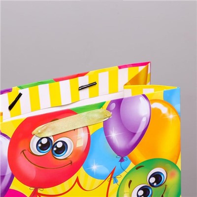 Пакет подарочный ламинированный вертикальный, упаковка, «Весёлого дня рождения!», ML 23 х 27 х 11,5 см