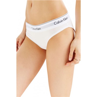 Женский комплект Calvin Klein с чашечками белый: топ и плавки C02