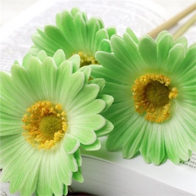 Цветок искусственный Гербера 43 см зеленый / 1501 /уп 56/260/ латэкс