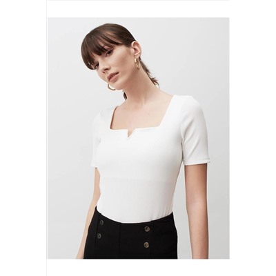 Белая стильная базовая блузка с квадратным вырезом и короткими рукавами