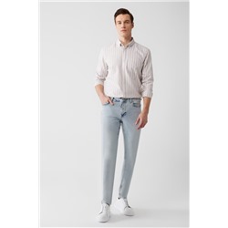 Голубые джинсовые брюки берлинского винтажного потертого гибкого приталенного кроя