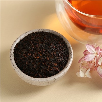 Набор «Для самой красивой»: чай чёрный с лесными ягодами 20 г., шоколад молочный 27 г., печенье с предсказанием 18 г (3 шт. х 6 г).
