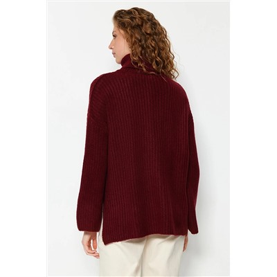 Бордово-красный широкий крой с мягкой текстурированной водолазкой и трикотажным свитером TWOAW23KZ0054