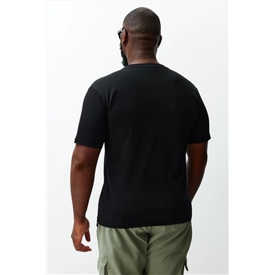 Удобная базовая футболка из 100% хлопка черного цвета большого размера TMNSS23TS00132