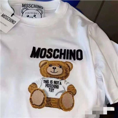 Проверенная футболка Moschin*o 🐻  Она абалденная!!! Много раз девочки заказывали 🔥🔥🔥   Мишка махровый и очень приятный на ощупь