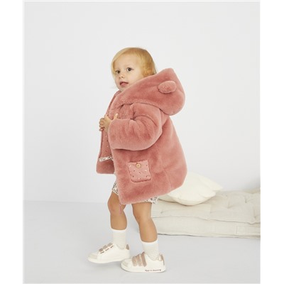 MANTEAU EN FAUSSE FOURRURE ROSE POUDRÉE BÉBÉ FILLE