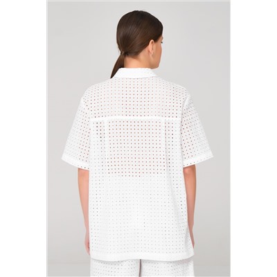 Рубашка из шитья белая с накладными карманами