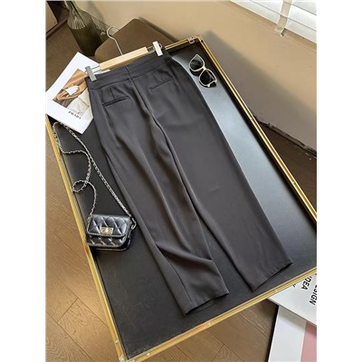 Зауженные брюки Lagog*o с защипами, высокой талией и широким поясом, имитирующим корсет  Прекрасно подойдет для учебы и офиса