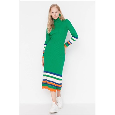 Зеленое трикотажное платье миди с круглым вырезом TWOAW23EL00070