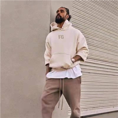 Худи от  Fear of God - американский street-wear бренд 🔥  Качество шикарное 💥 Несколько раз брали, очень классное!  В цуме футболки данного бренда от 30000₽, на оф. сайте данное худи стоит больше 100$  Материал: хлопок