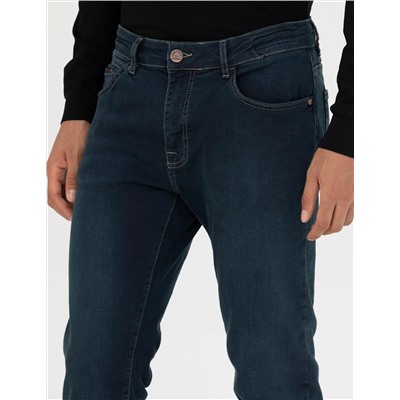 Темно-синие джинсовые брюки узкого кроя