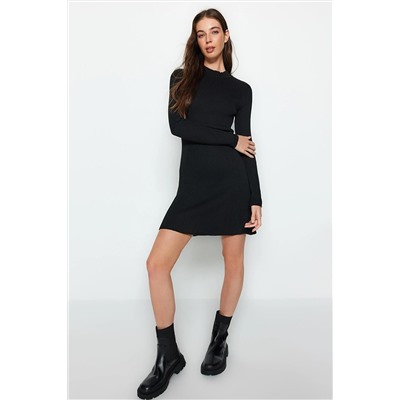 Черное мини-трикотажное платье с круглым вырезом TWOAW24EL00045