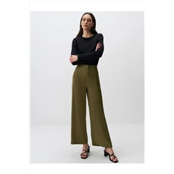 Масляно-зеленые атласные брюки с высокой талией и широкими штанинами