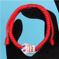 BS055 Плетеный браслет из красной нити Манеки-Неко, керамика