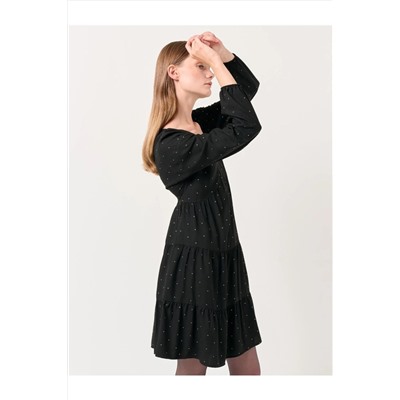 Черное мини-платье с V-образным вырезом и длинными рукавами