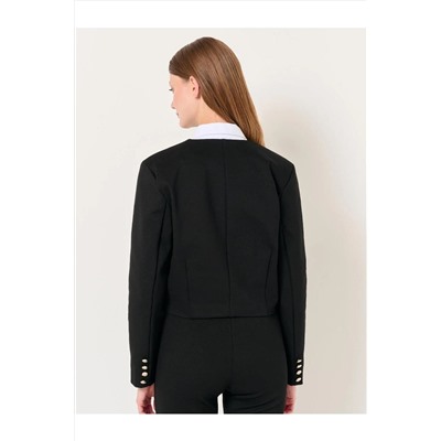 Черный укороченный пиджак с открытым воротником и длинными рукавами