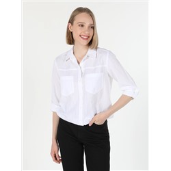 Белая женская рубашка в полоску обычного кроя с длинным рукавом